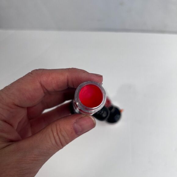 Lip Gloss Santa Gloss NEW Snowman Container Pier 1 Imports 4 Glosses Keychain - Picture 3 of 6